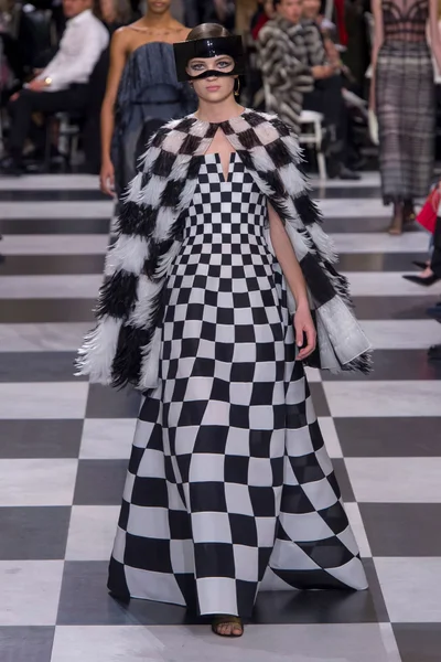 Look 19